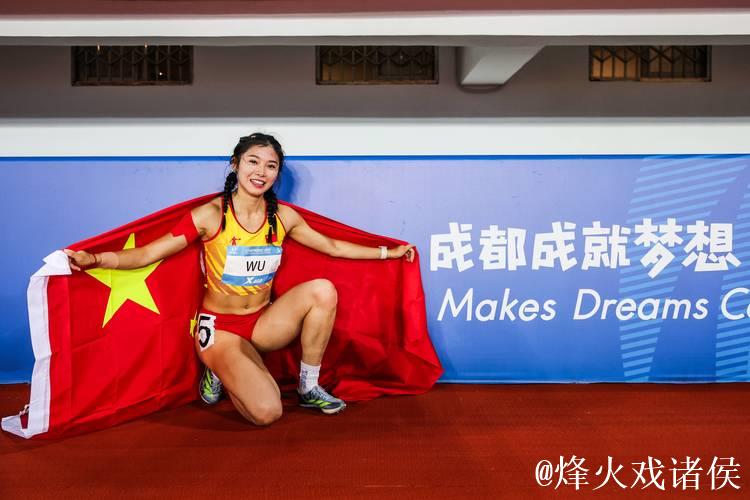 2025全国田径冠军赛：吴艳妮12秒90勇夺100米栏金牌