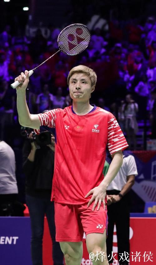 羽联年终总决赛：石宇奇直落两局击败奈良冈功大，成功晋级