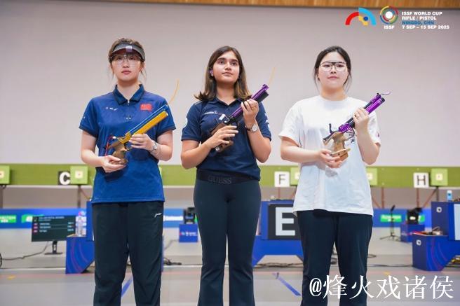 姚千寻再夺双银，四金傍身，中国队破世界纪录